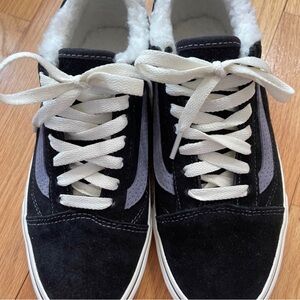 Vans Black and White Sneakers with Lining